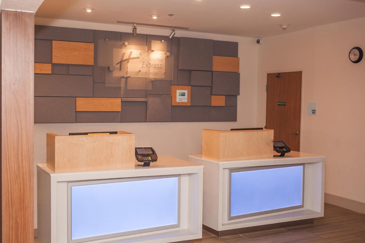 Holiday Inn Express & Suites Logan, An Ihg Hotel Eksteriør bilde
