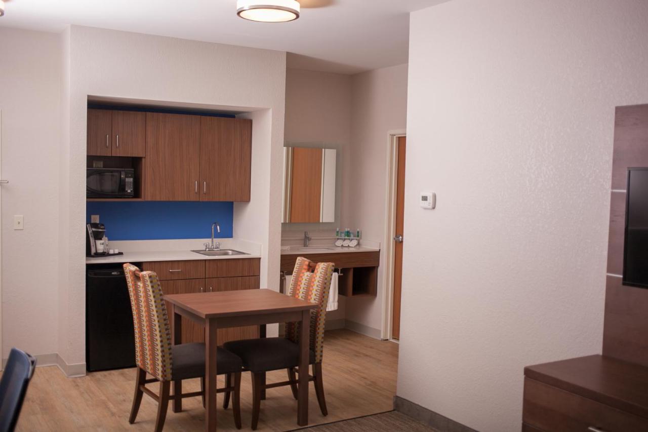 Holiday Inn Express & Suites Logan, An Ihg Hotel Eksteriør bilde