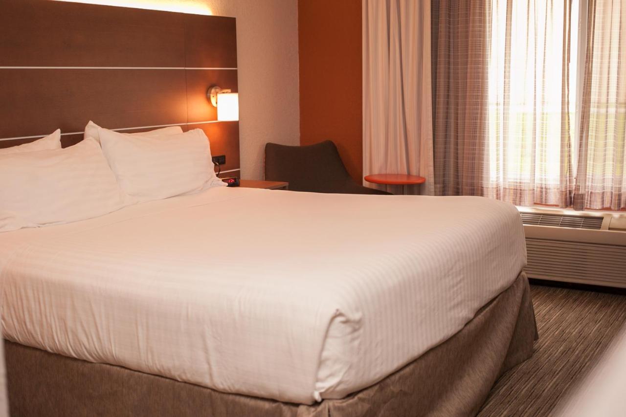 Holiday Inn Express & Suites Logan, An Ihg Hotel Eksteriør bilde