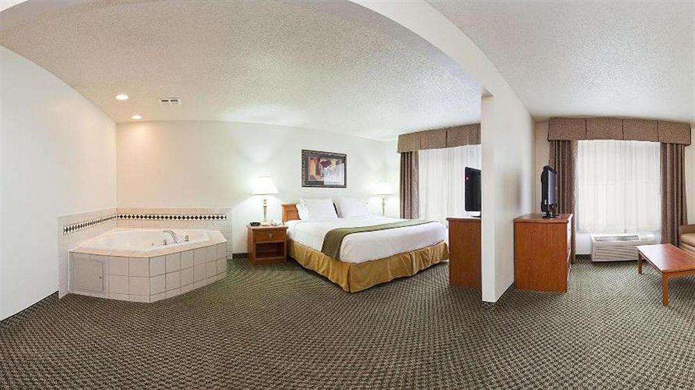 Holiday Inn Express & Suites Logan, An Ihg Hotel Eksteriør bilde