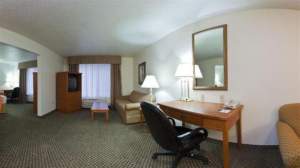 Holiday Inn Express & Suites Logan, An Ihg Hotel Eksteriør bilde