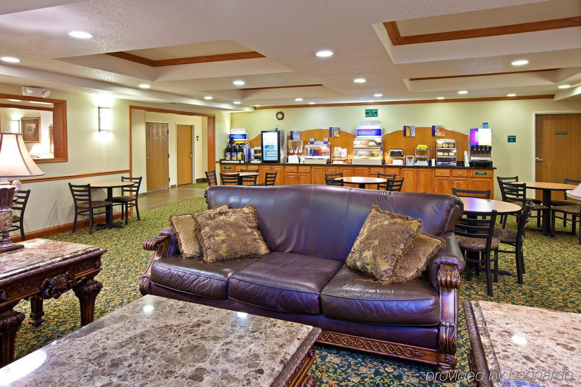 Holiday Inn Express & Suites Logan, An Ihg Hotel Eksteriør bilde