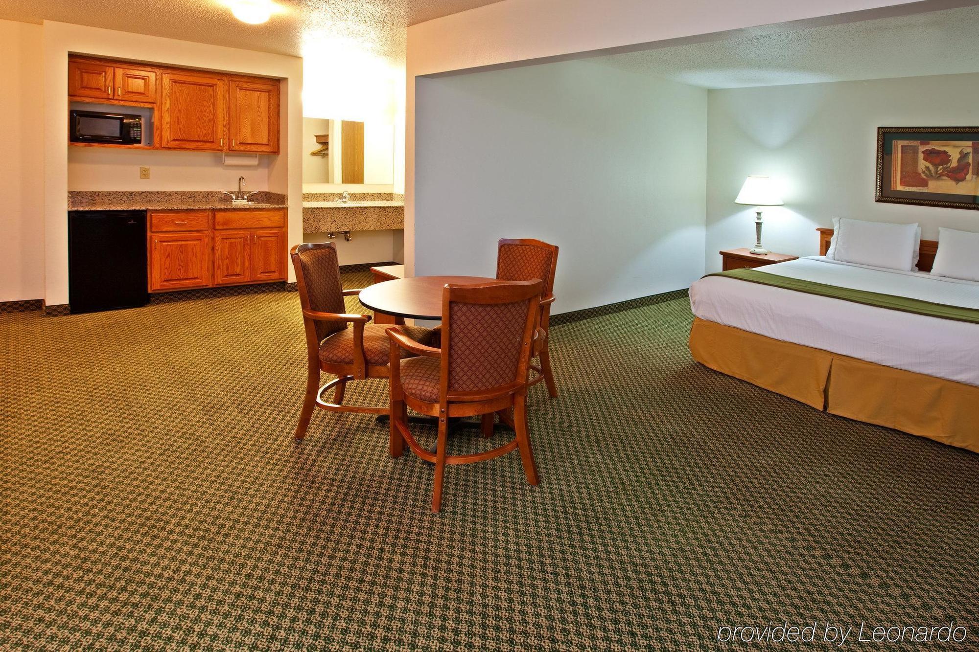 Holiday Inn Express & Suites Logan, An Ihg Hotel Rom bilde
