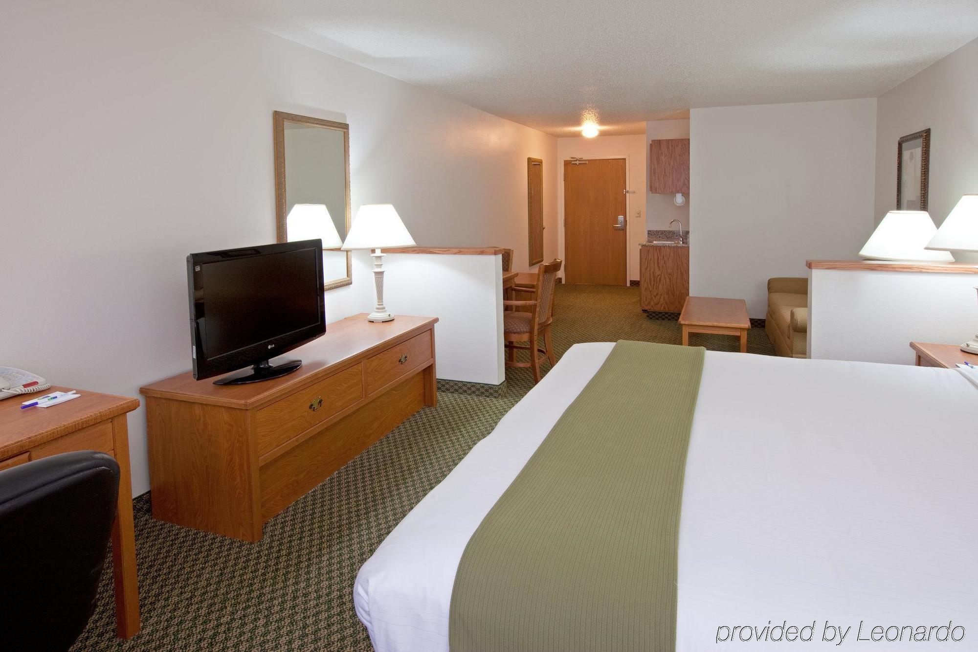 Holiday Inn Express & Suites Logan, An Ihg Hotel Rom bilde