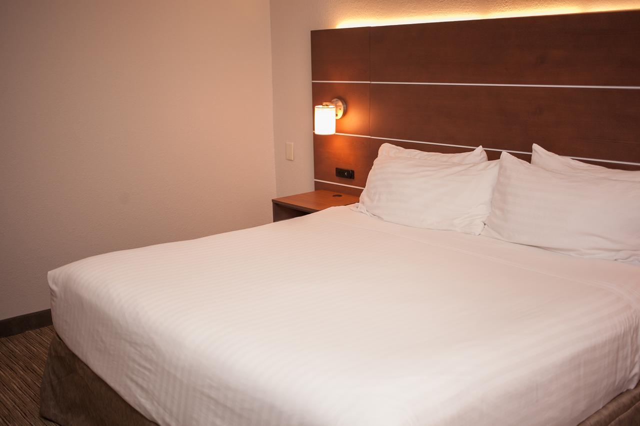 Holiday Inn Express & Suites Logan, An Ihg Hotel Eksteriør bilde
