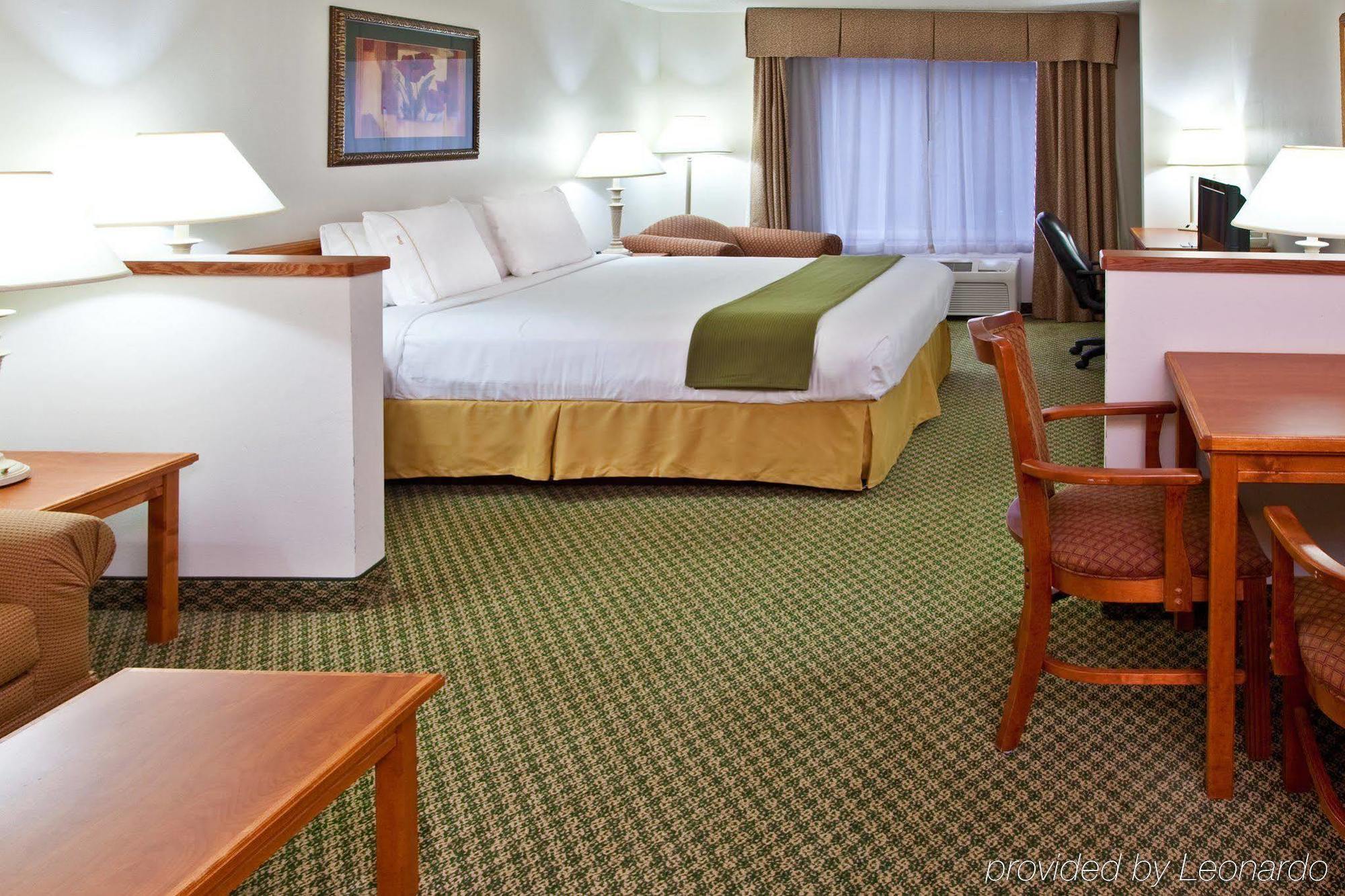 Holiday Inn Express & Suites Logan, An Ihg Hotel Rom bilde