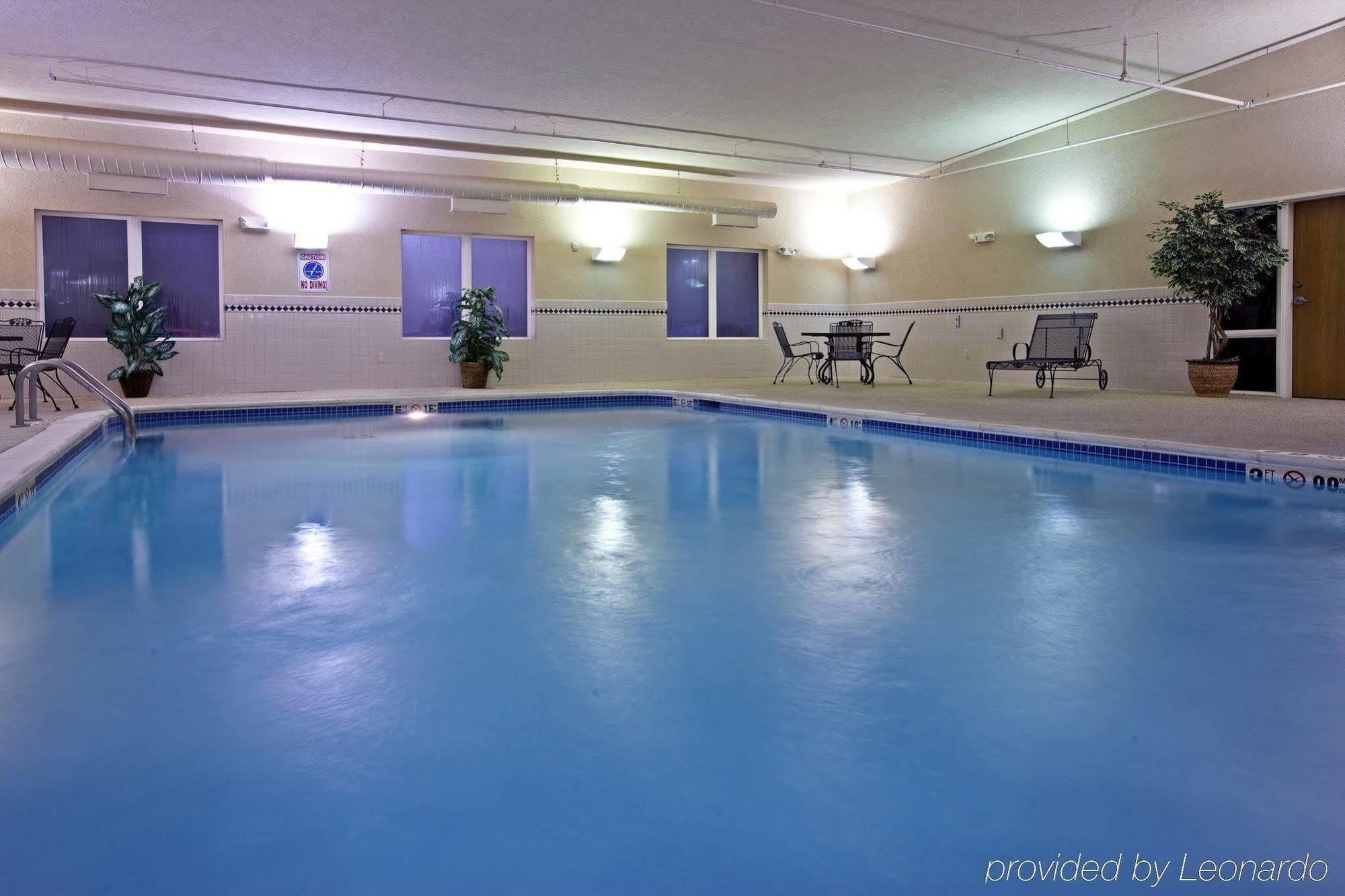 Holiday Inn Express & Suites Logan, An Ihg Hotel Eksteriør bilde