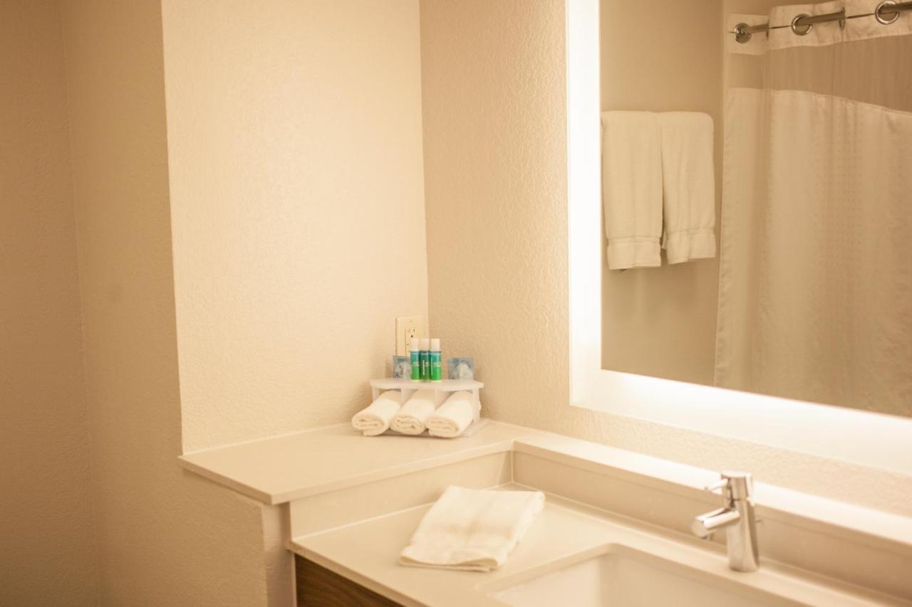 Holiday Inn Express & Suites Logan, An Ihg Hotel Eksteriør bilde