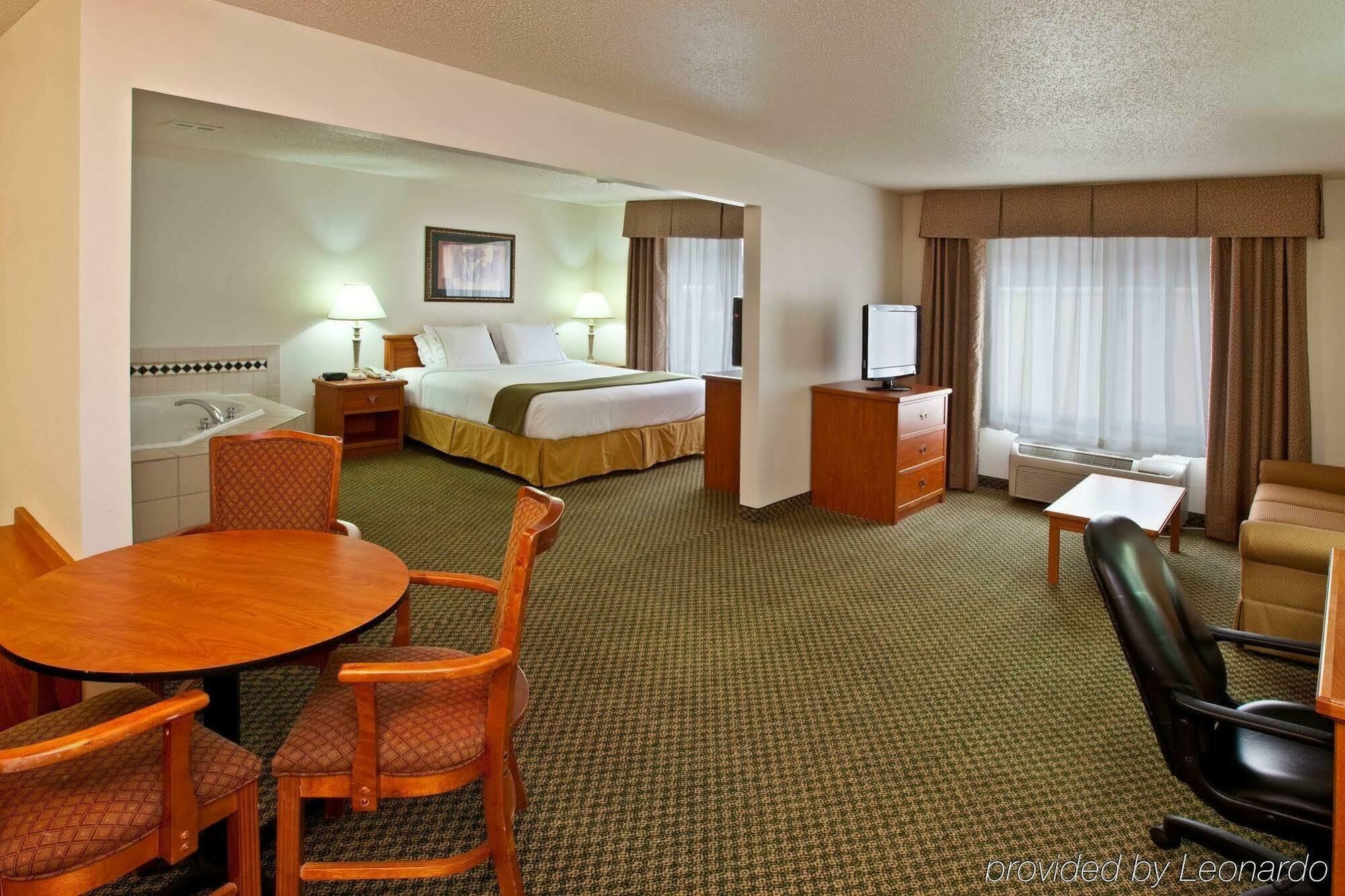Holiday Inn Express & Suites Logan, An Ihg Hotel Eksteriør bilde