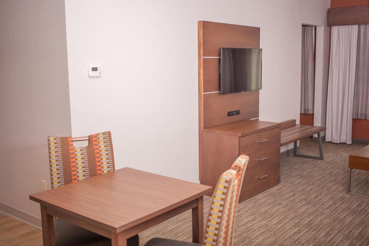 Holiday Inn Express & Suites Logan, An Ihg Hotel Eksteriør bilde