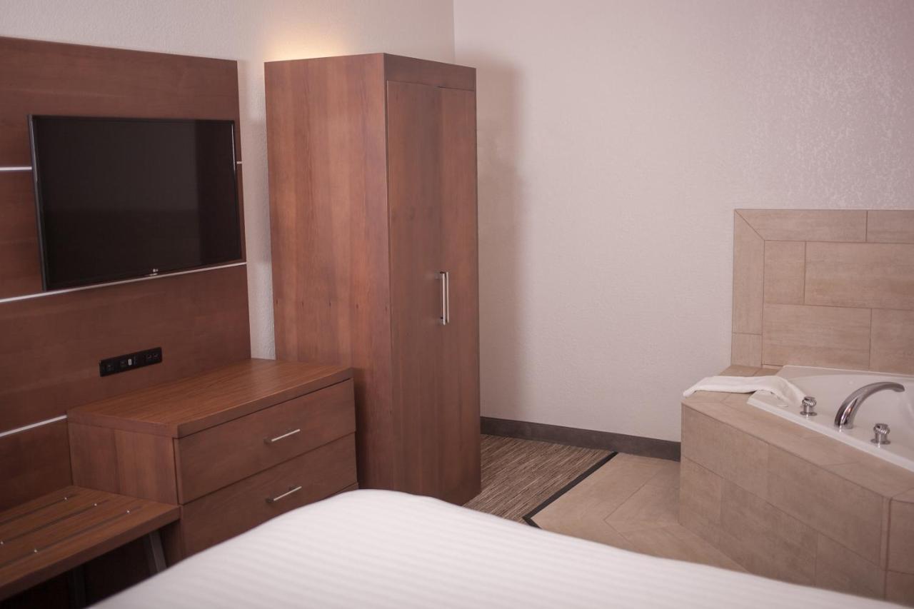 Holiday Inn Express & Suites Logan, An Ihg Hotel Eksteriør bilde