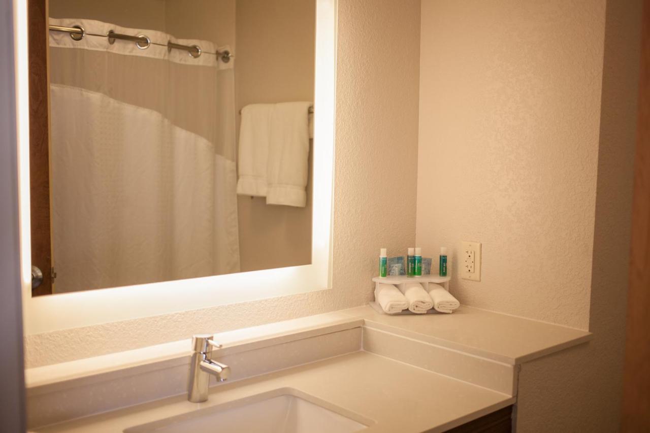 Holiday Inn Express & Suites Logan, An Ihg Hotel Eksteriør bilde