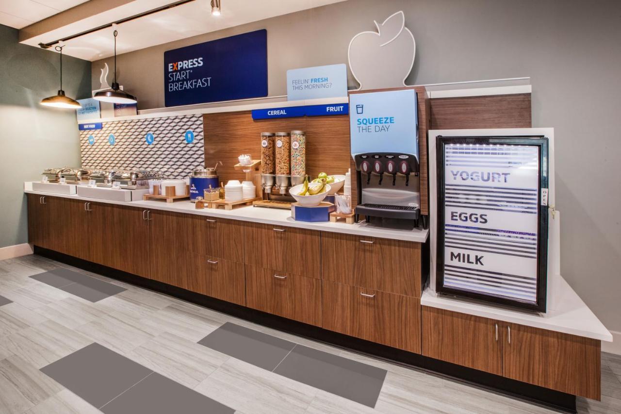 Holiday Inn Express & Suites Logan, An Ihg Hotel Eksteriør bilde