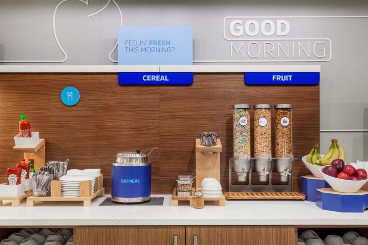 Holiday Inn Express & Suites Logan, An Ihg Hotel Eksteriør bilde